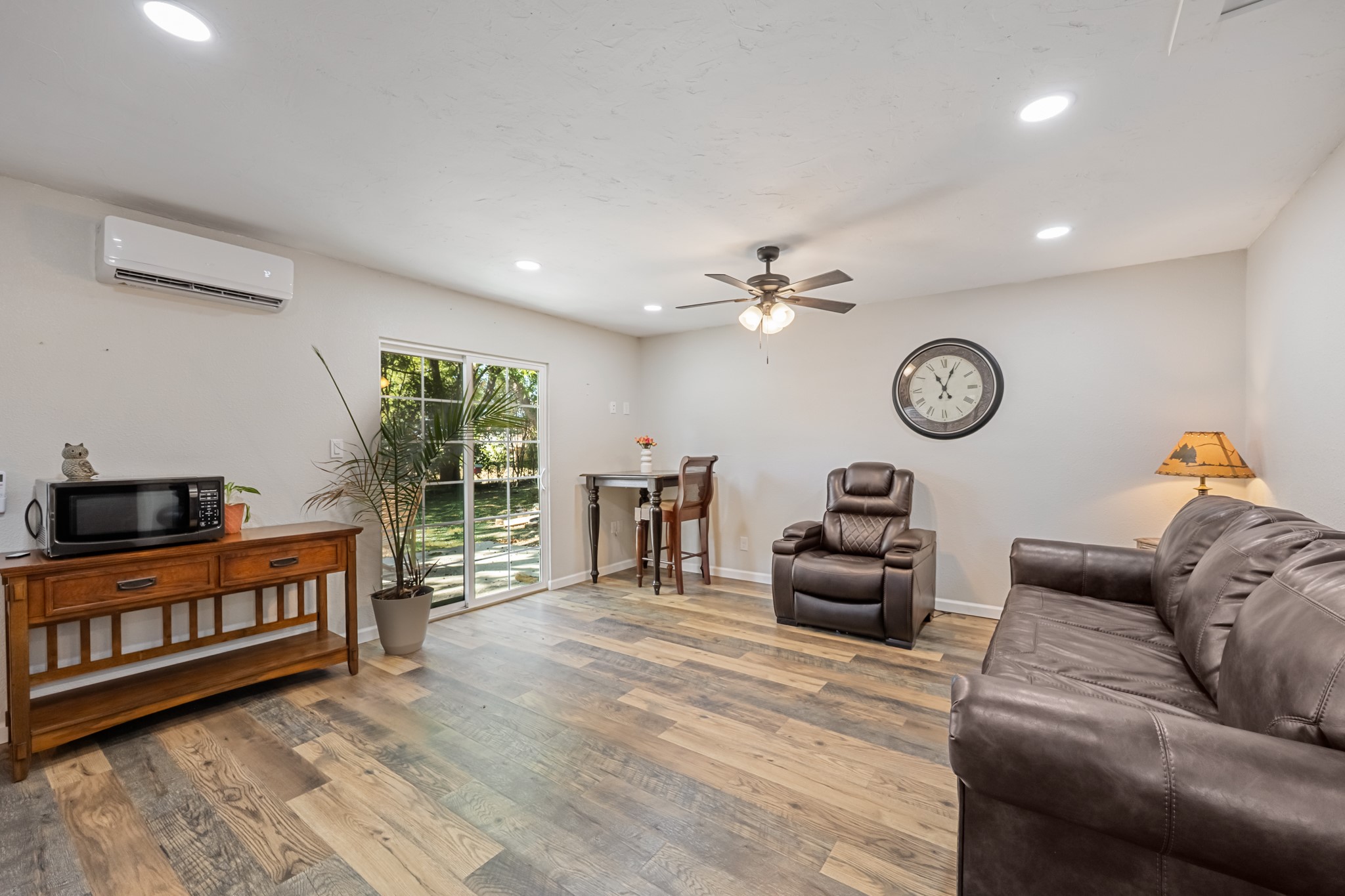 131 Lakeway Lane