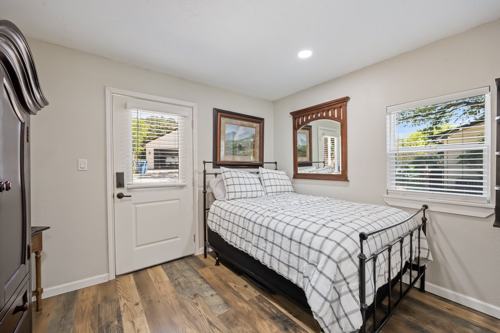 131 Lakeway Lane