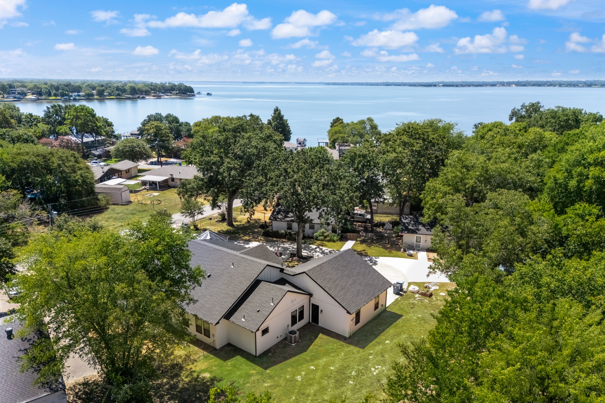 131 Lakeway Lane