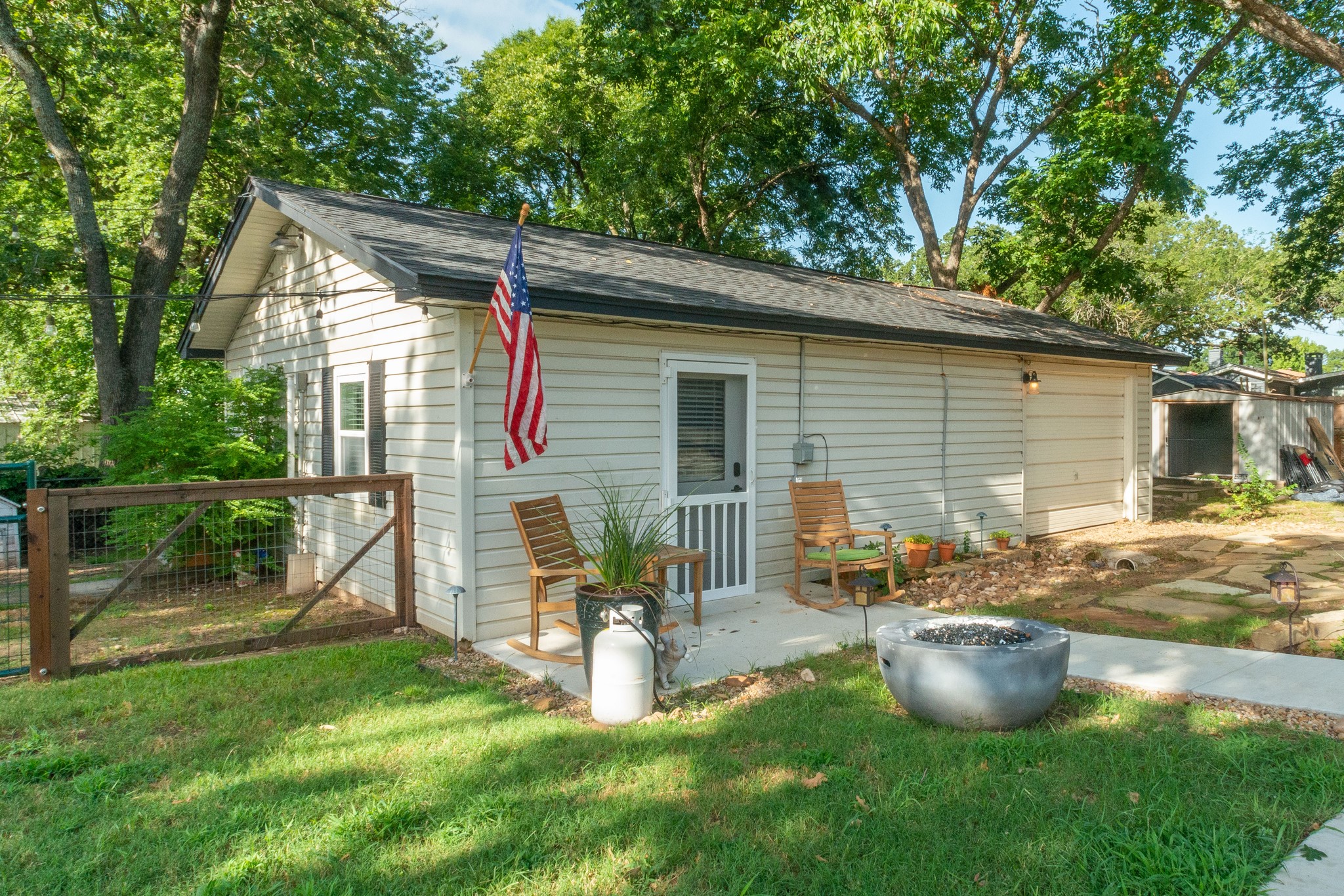 131 Lakeway Lane