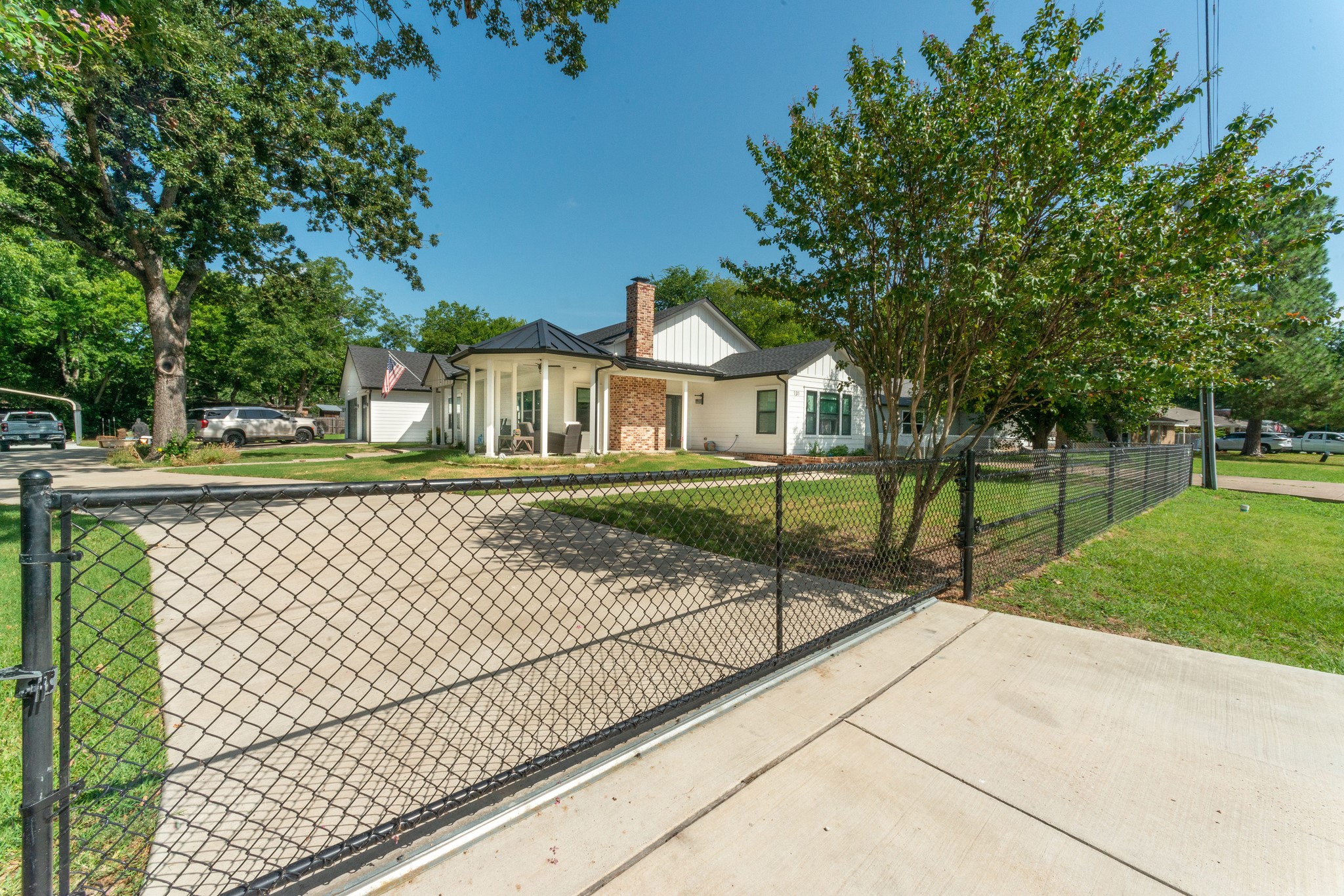 131 Lakeway Lane