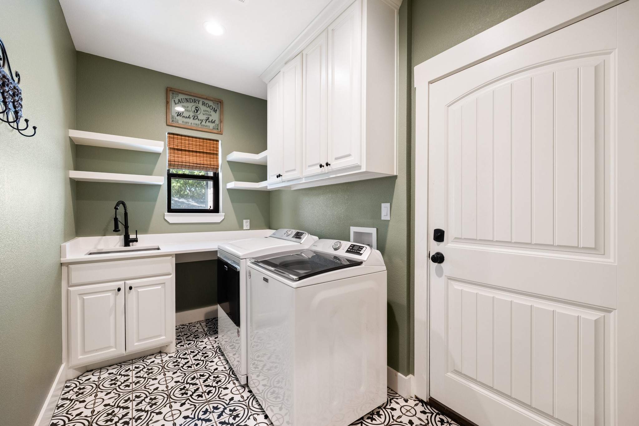 131 Lakeway Lane