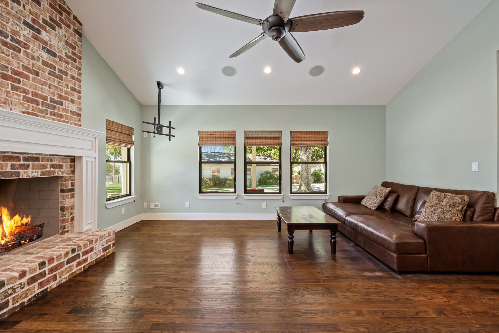 131 Lakeway Lane