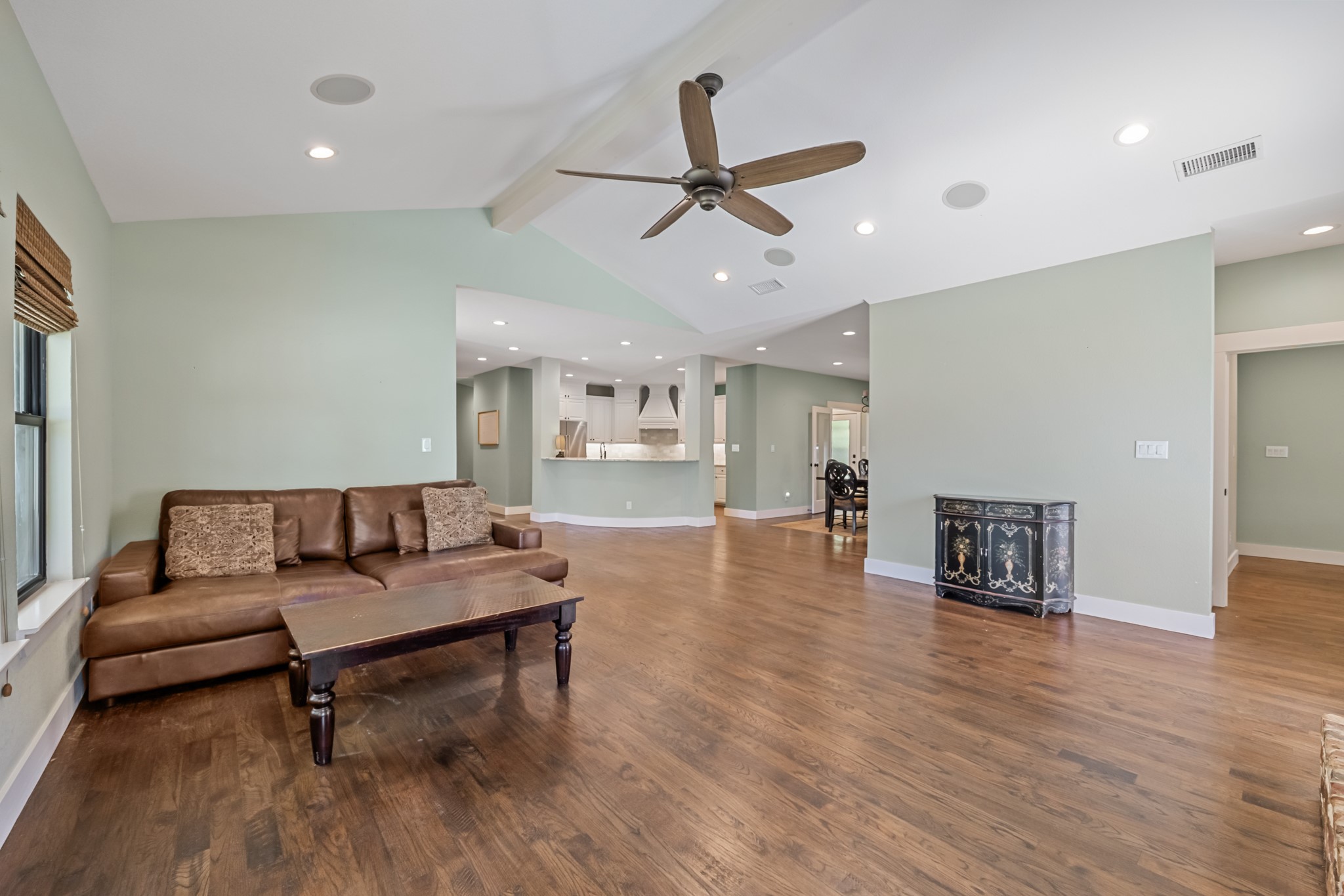 131 Lakeway Lane