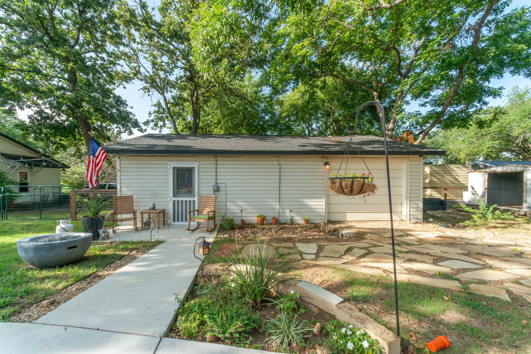 131 Lakeway Lane