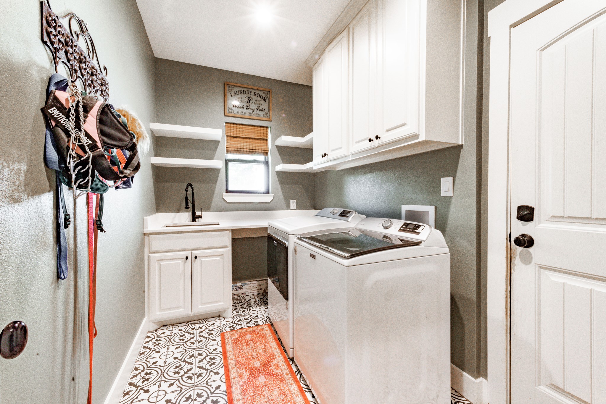 131 Lakeway Lane