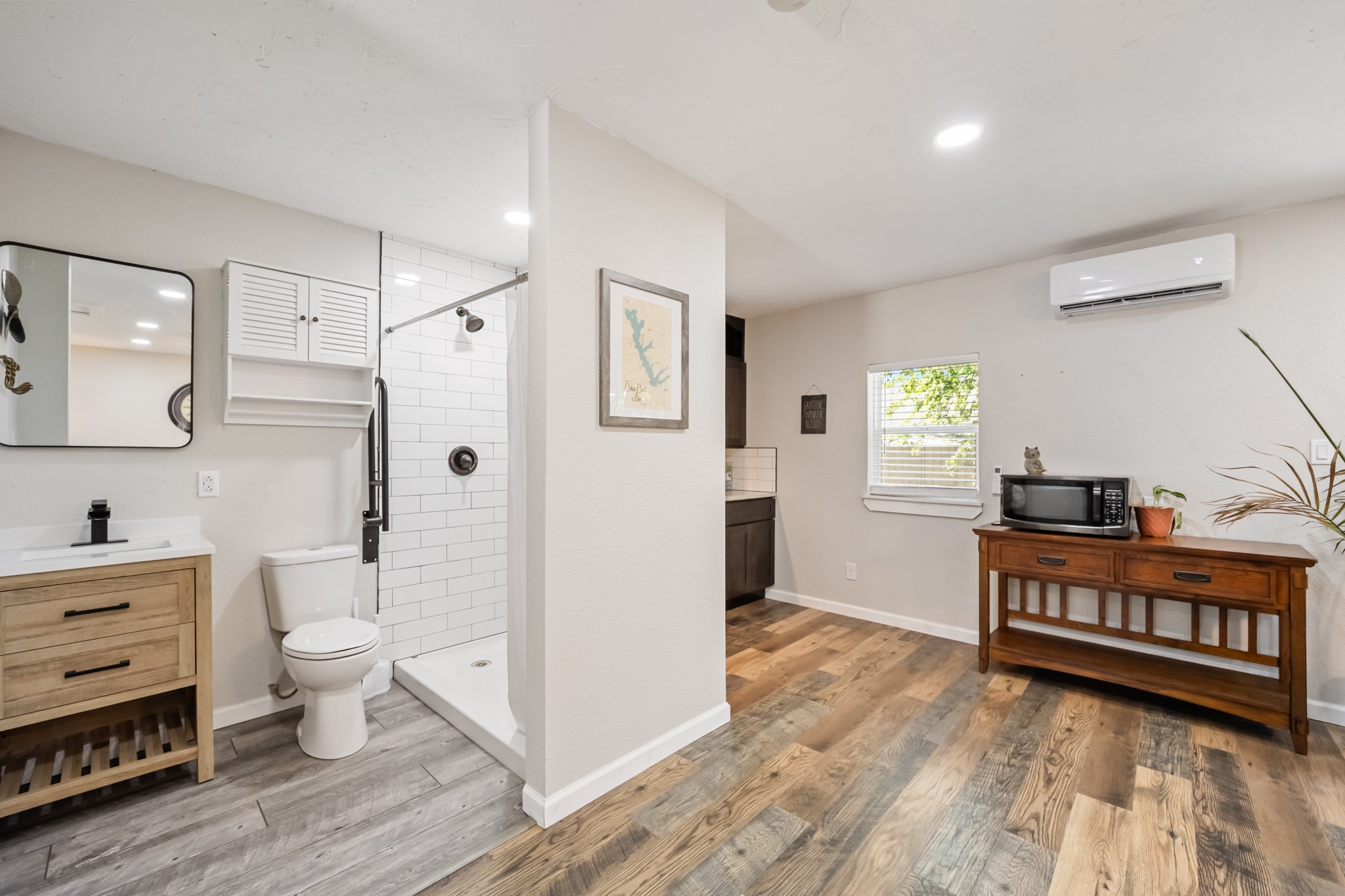 131 Lakeway Lane