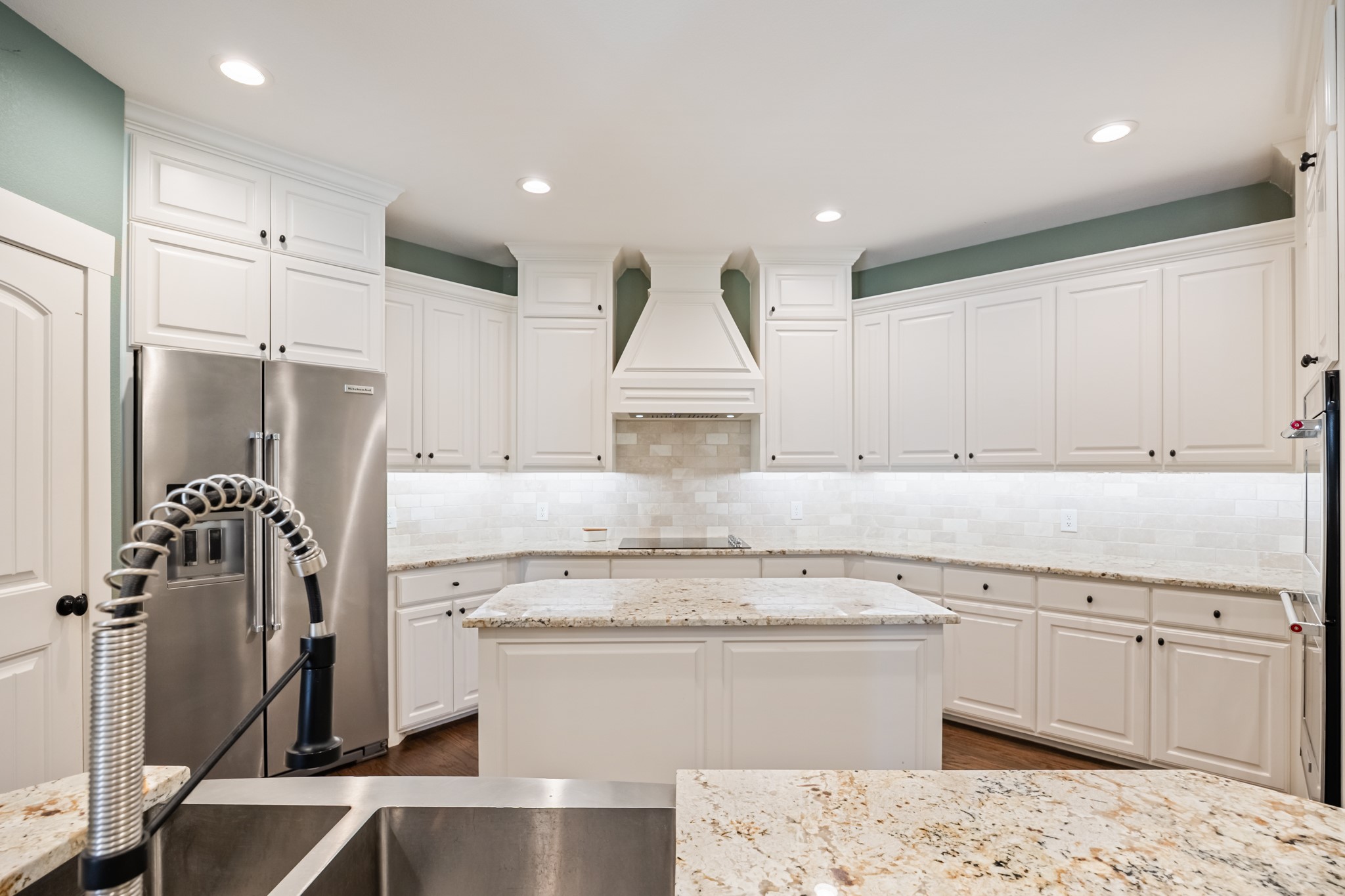 131 Lakeway Lane