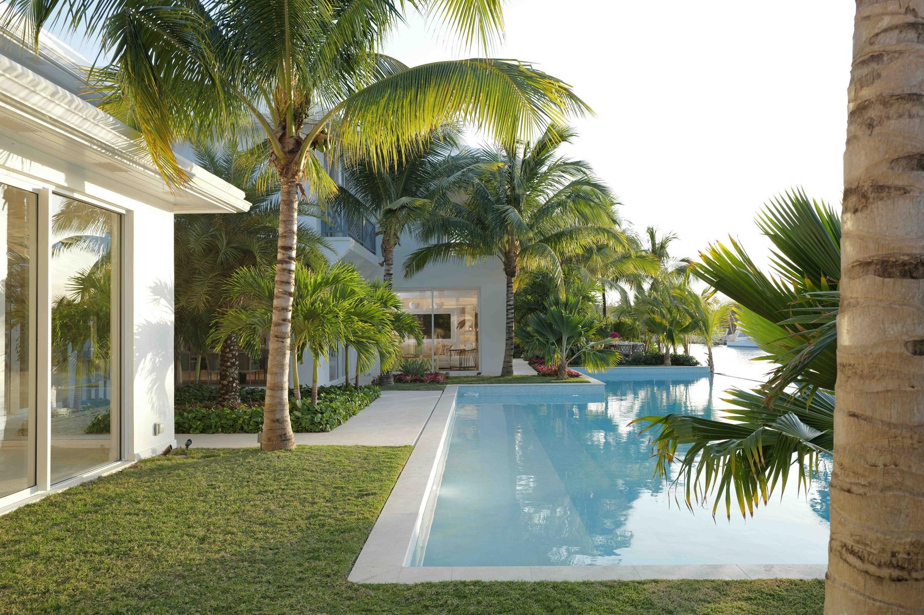 MANSION IN LYFORD CAY