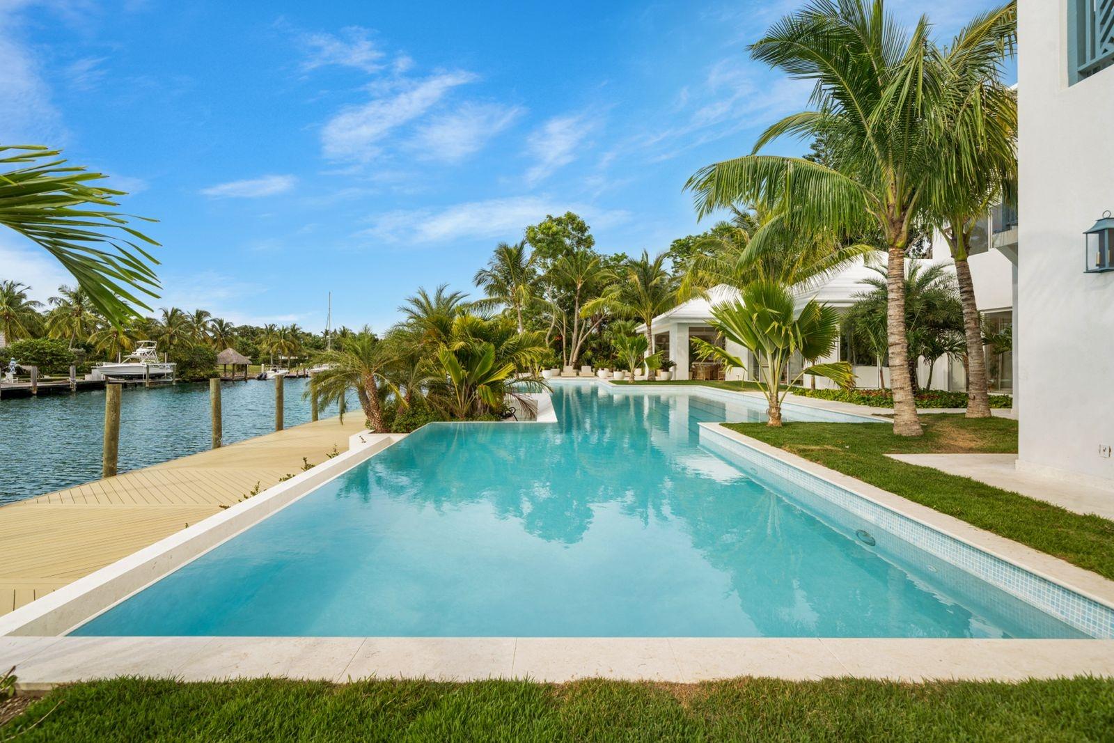 MANSION IN LYFORD CAY