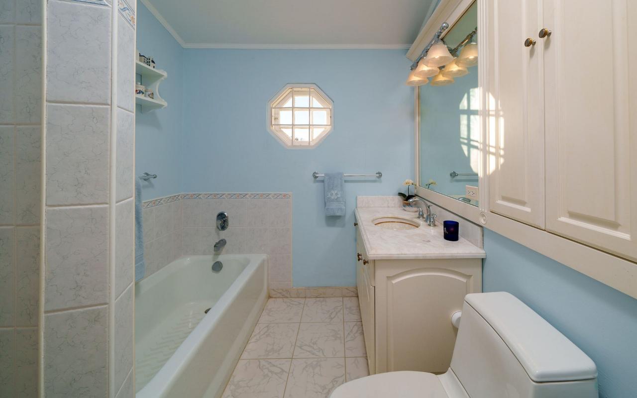 THE COLUMNS, EASTERN ROAD