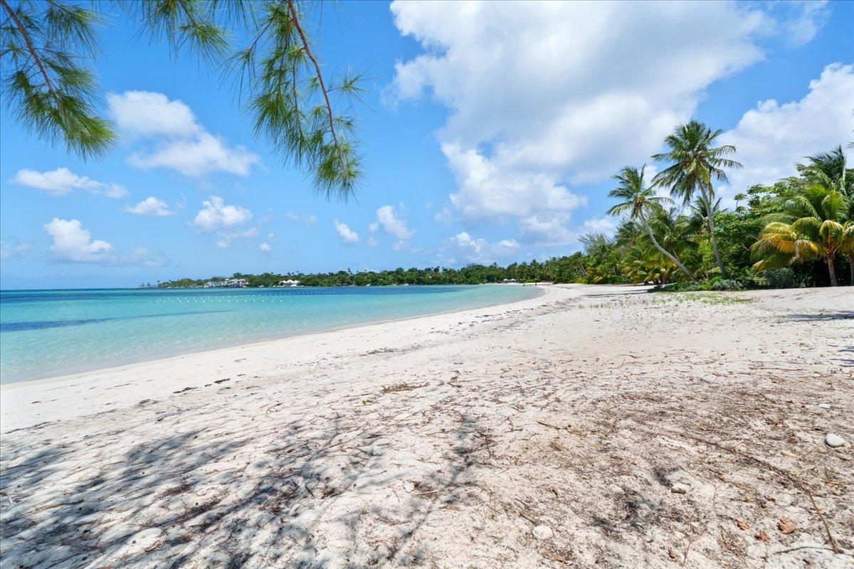 RESIDENCE ON CLIFTON BAY