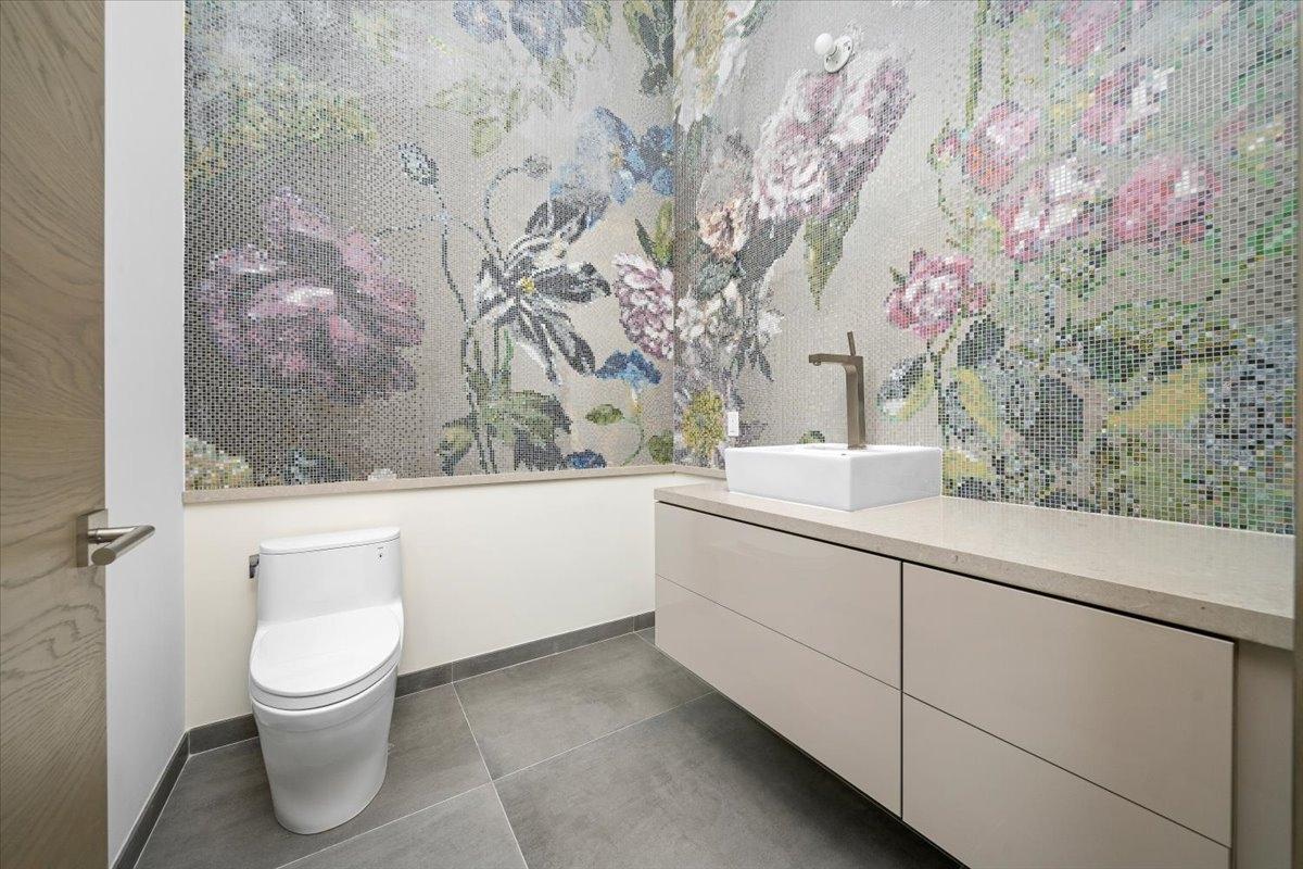 RESIDENCE ON CLIFTON BAY