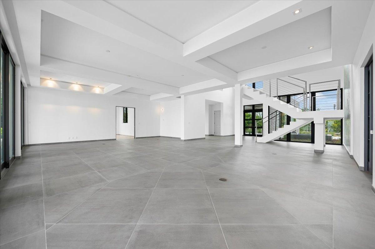 RESIDENCE ON CLIFTON BAY