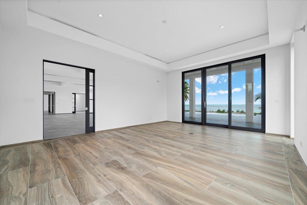 RESIDENCE ON CLIFTON BAY