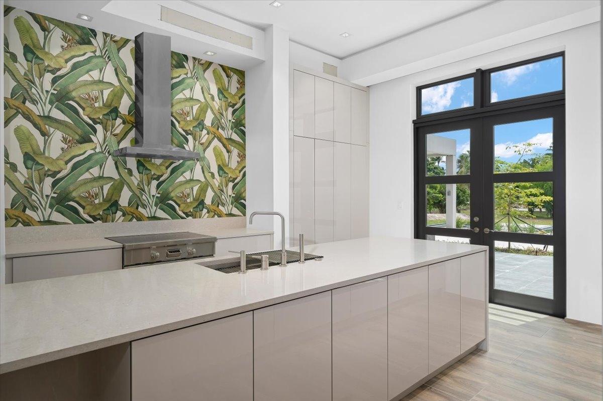 RESIDENCE ON CLIFTON BAY