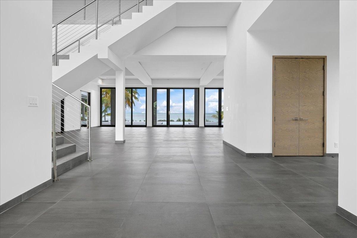 RESIDENCE ON CLIFTON BAY