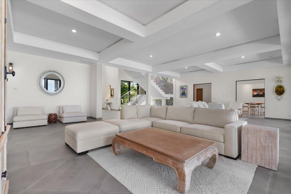 RESIDENCE ON CLIFTON BAY