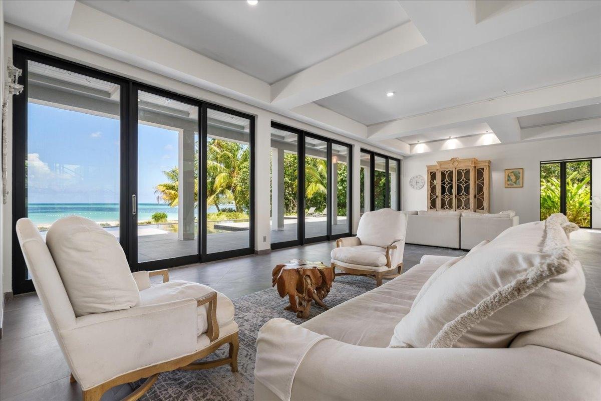 RESIDENCE ON CLIFTON BAY