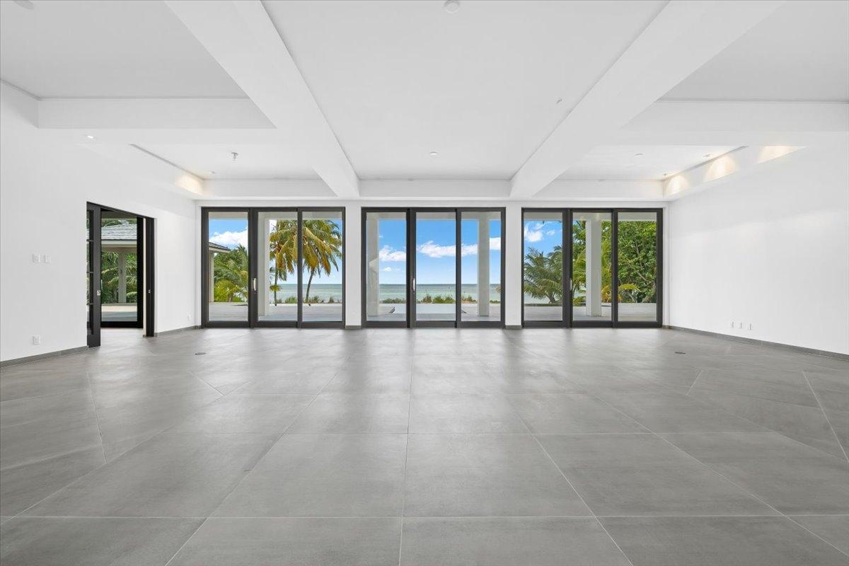 RESIDENCE ON CLIFTON BAY