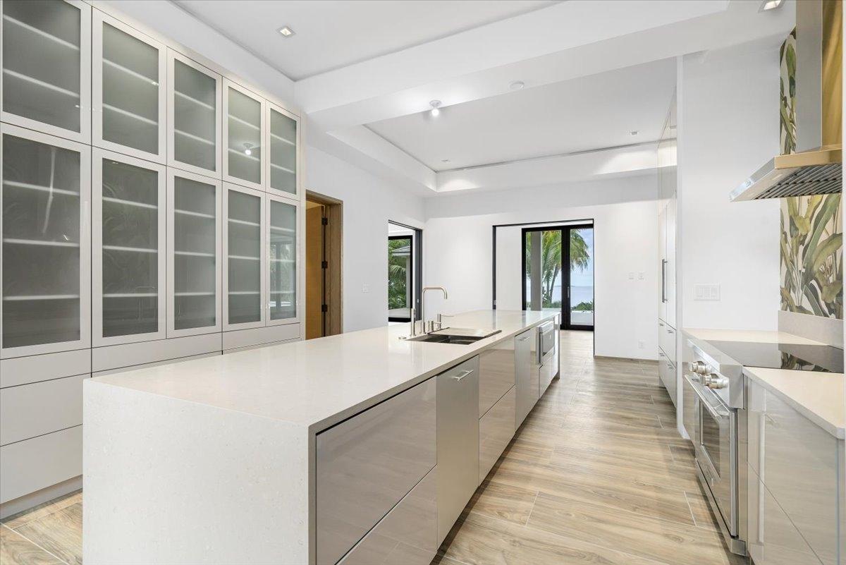 RESIDENCE ON CLIFTON BAY