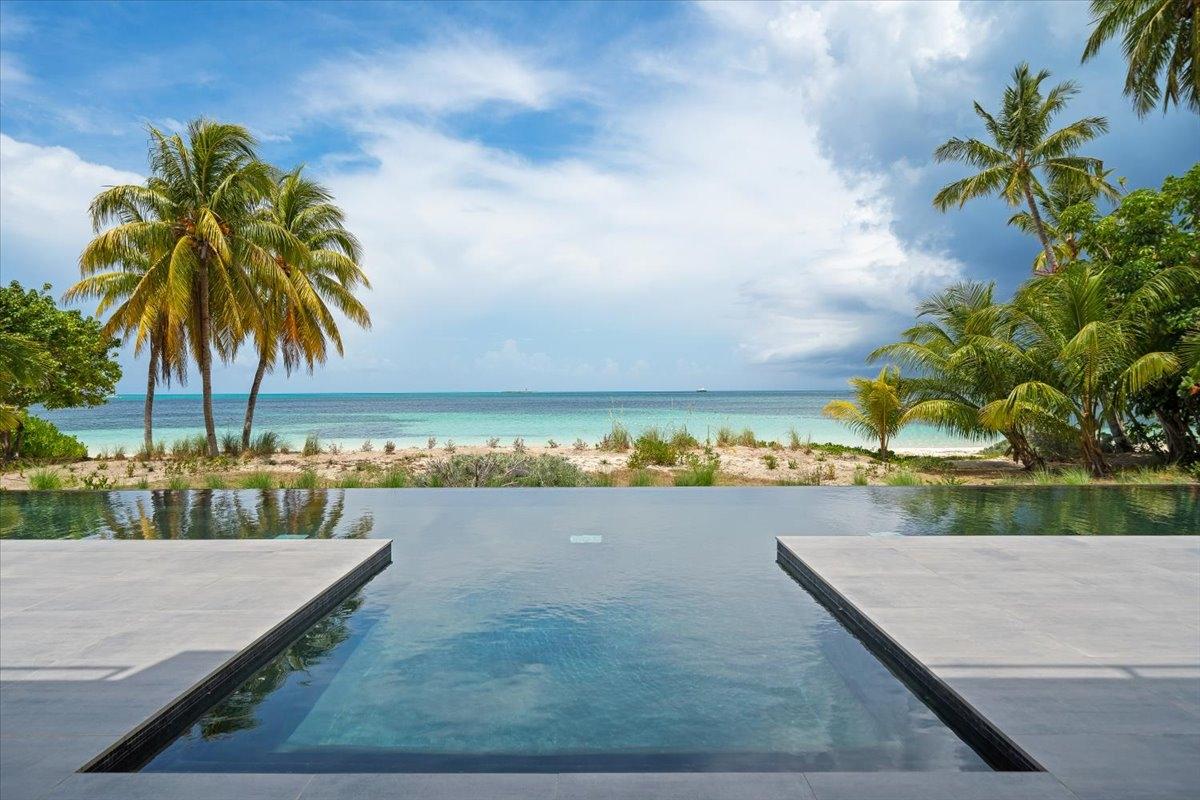 RESIDENCE ON CLIFTON BAY