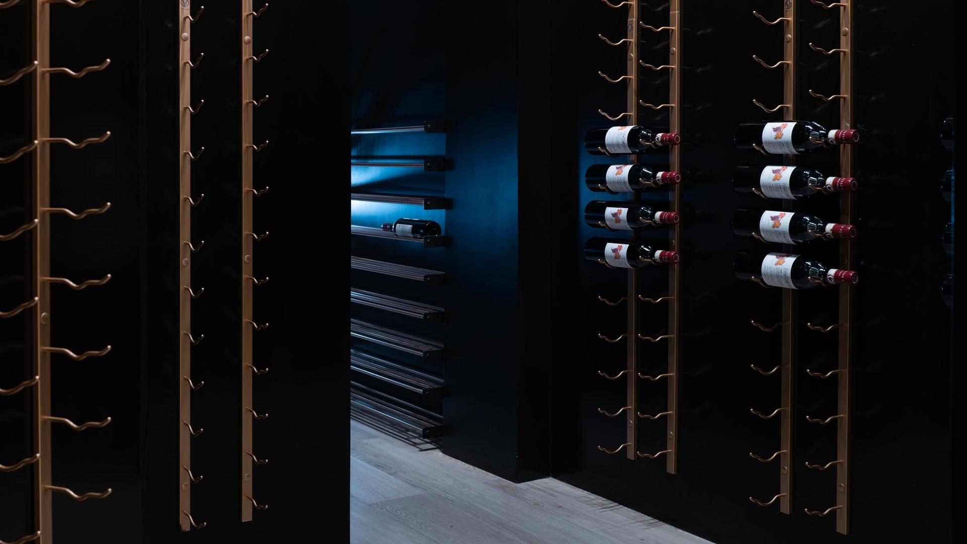 MANSION IN LYFORD CAY