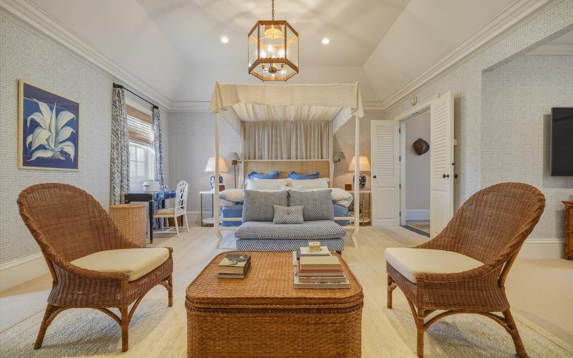 104 COTT 104, CLIFTON BAY DR.