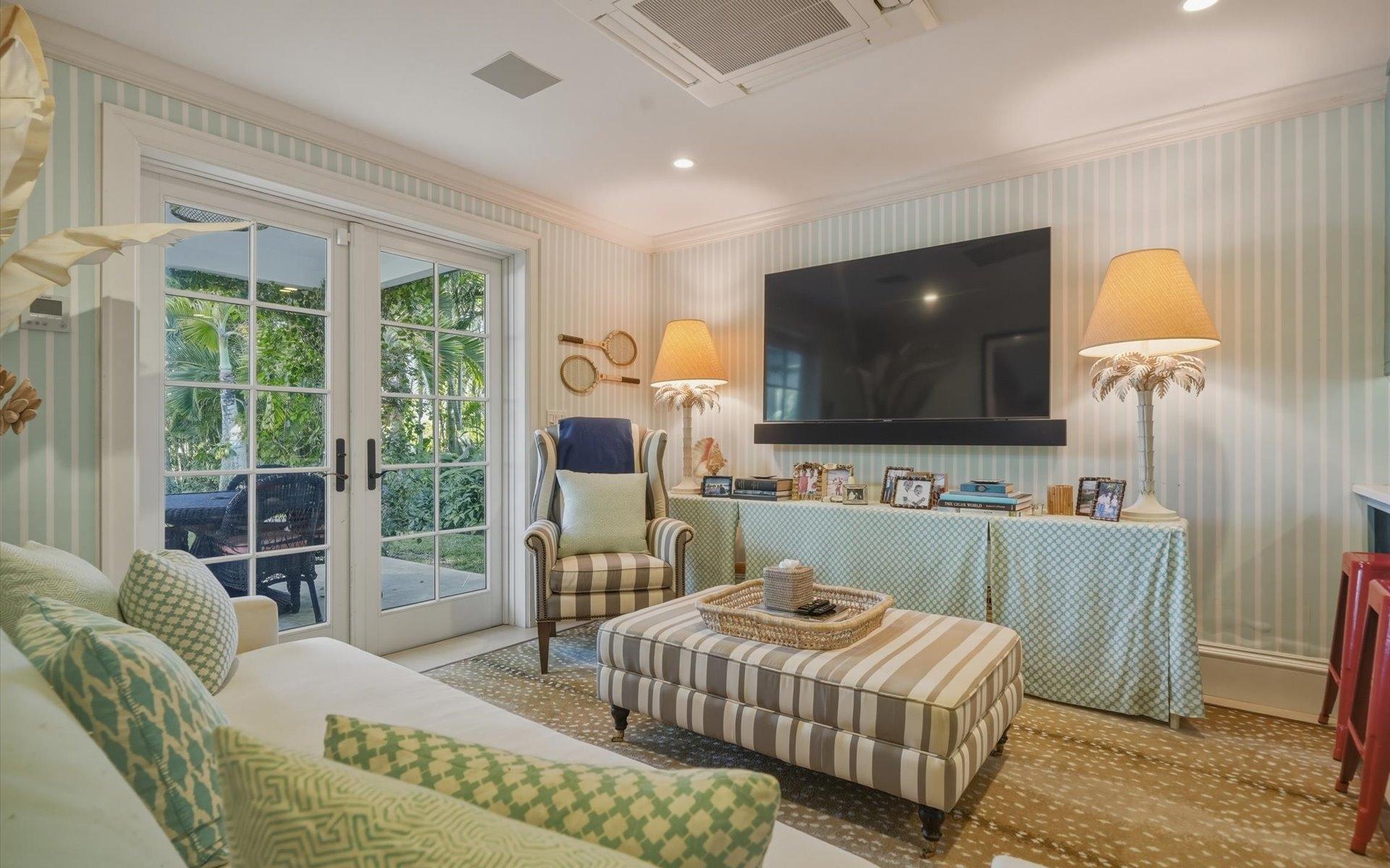 104 COTT 104, CLIFTON BAY DR.