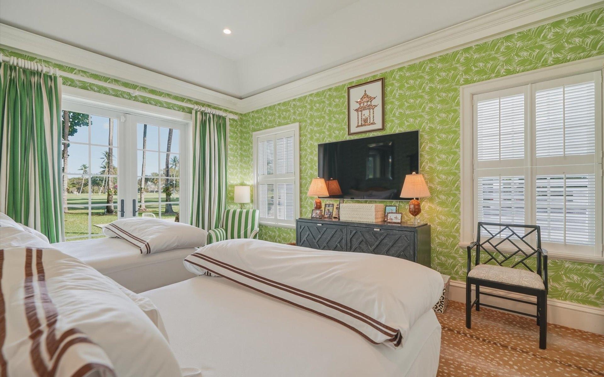 104 COTT 104, CLIFTON BAY DR.