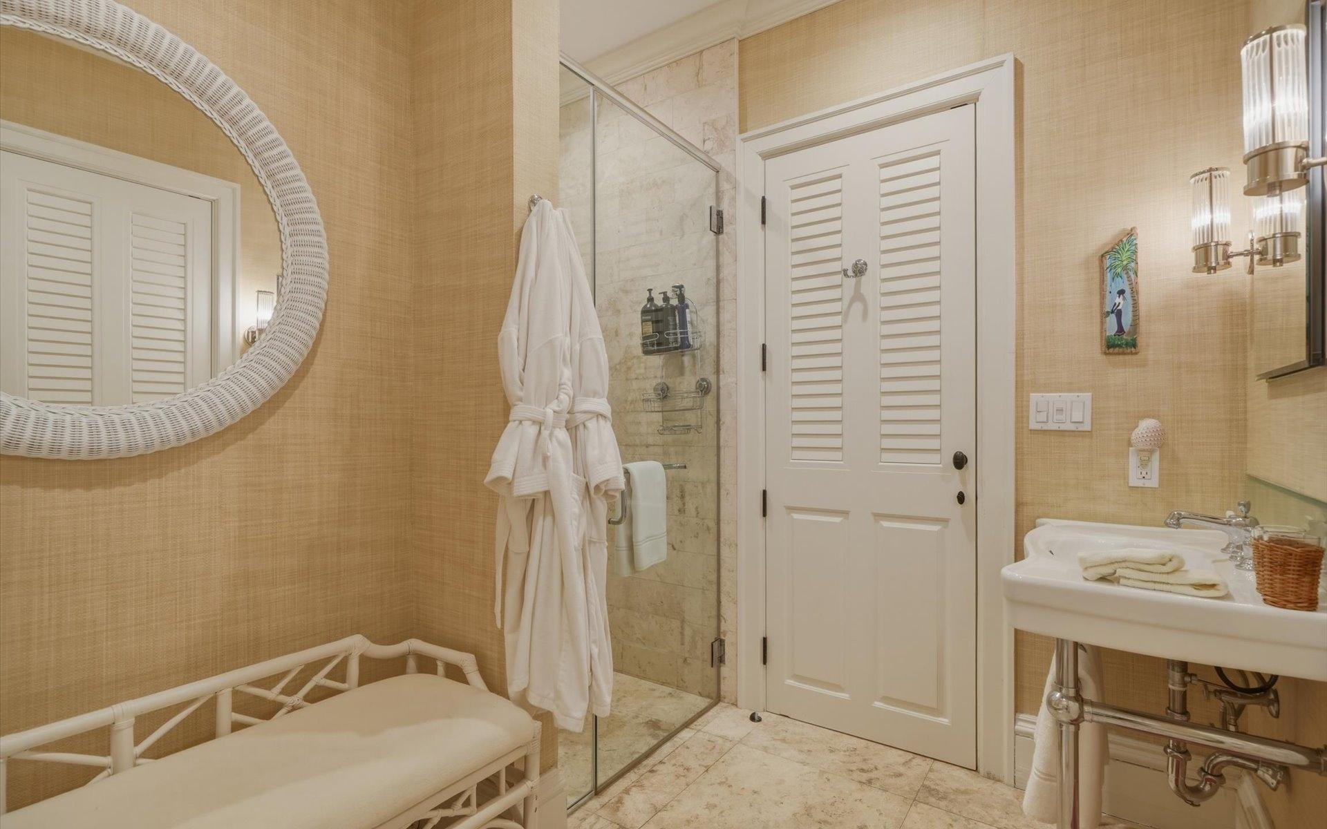 104 COTT 104, CLIFTON BAY DR.