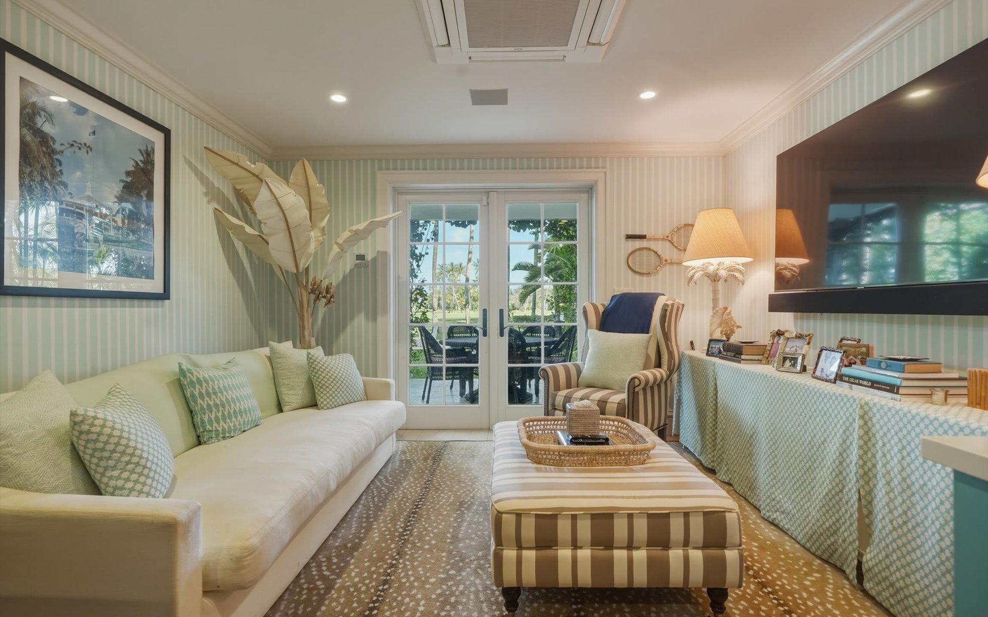 104 COTT 104, CLIFTON BAY DR.