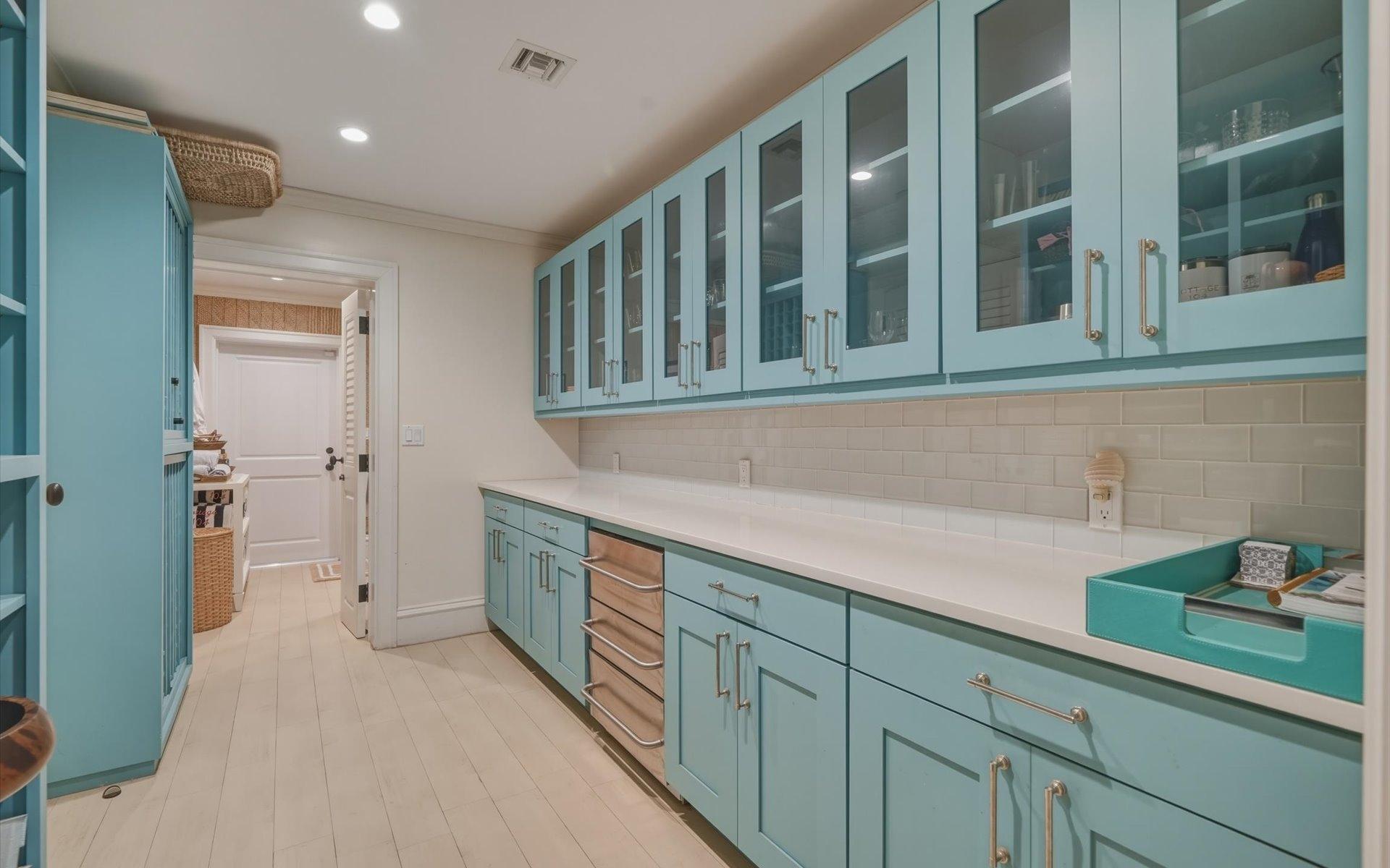 104 COTT 104, CLIFTON BAY DR.