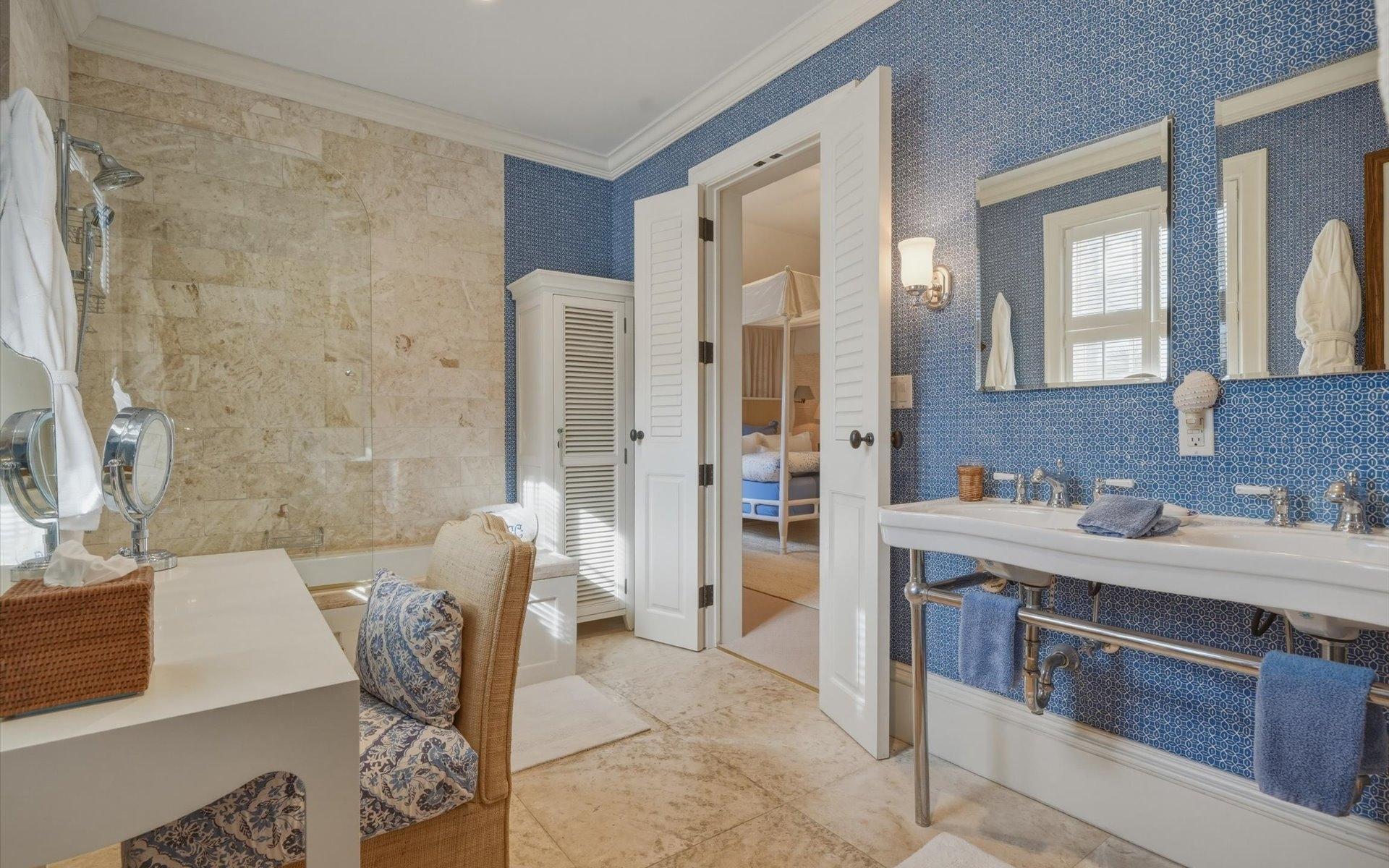 104 COTT 104, CLIFTON BAY DR.