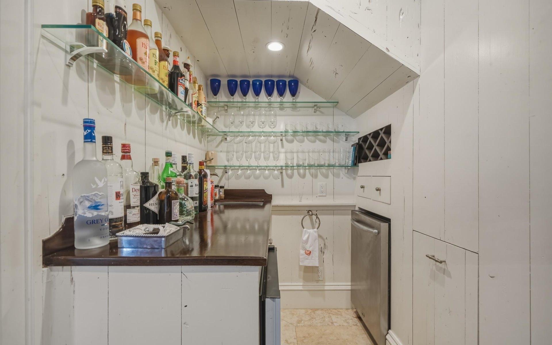 104 COTT 104, CLIFTON BAY DR.