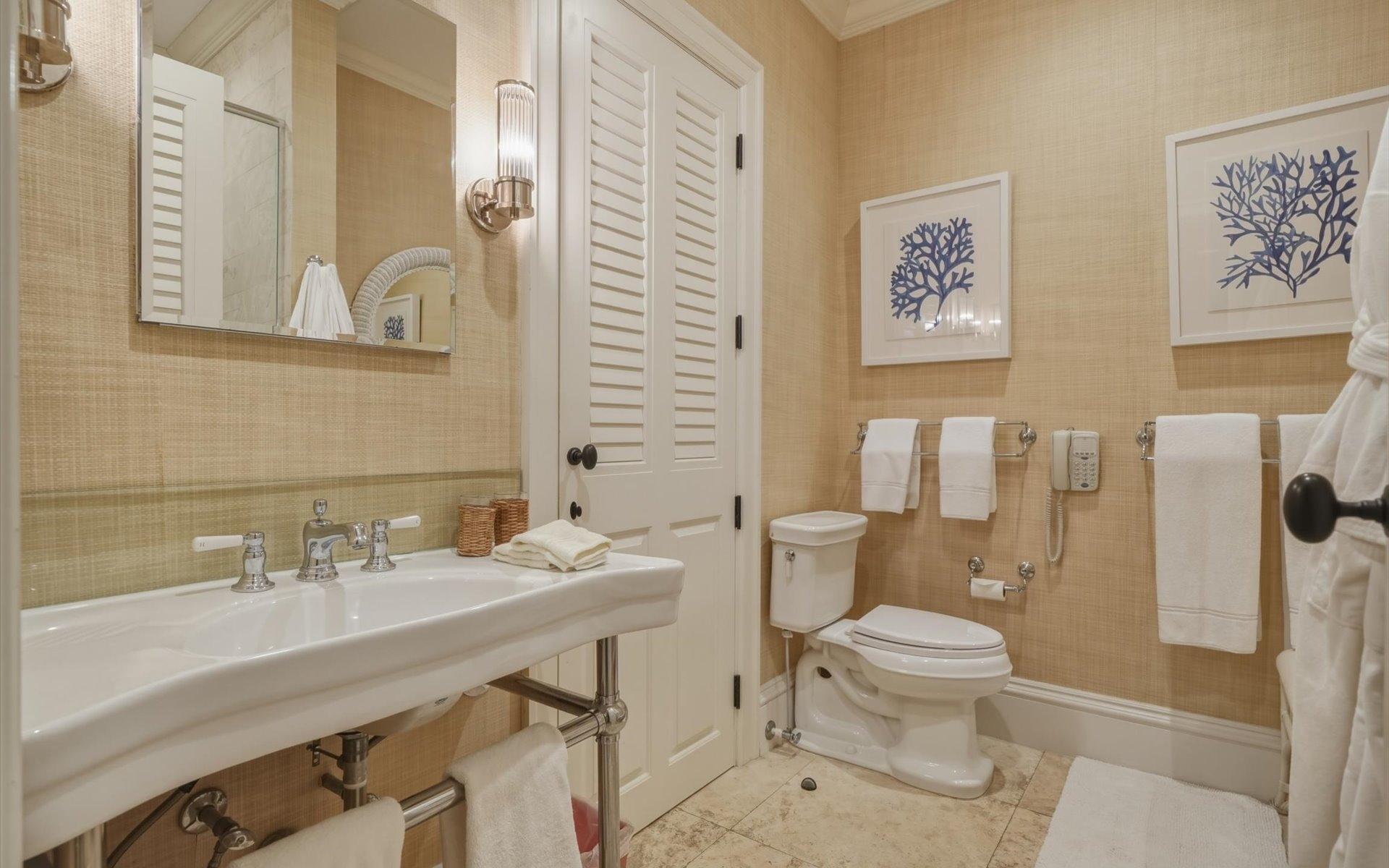 104 COTT 104, CLIFTON BAY DR.