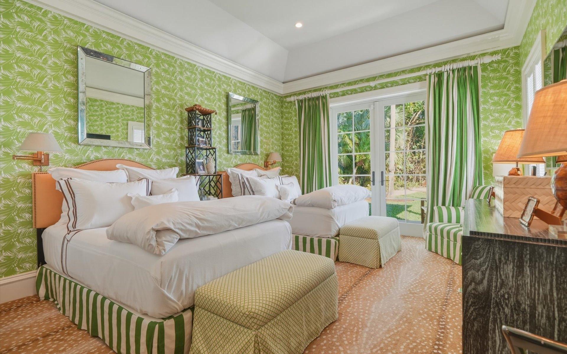 104 COTT 104, CLIFTON BAY DR.