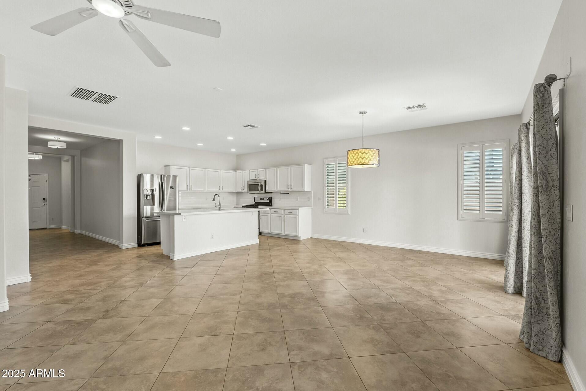 3718 E VALLEJO Drive