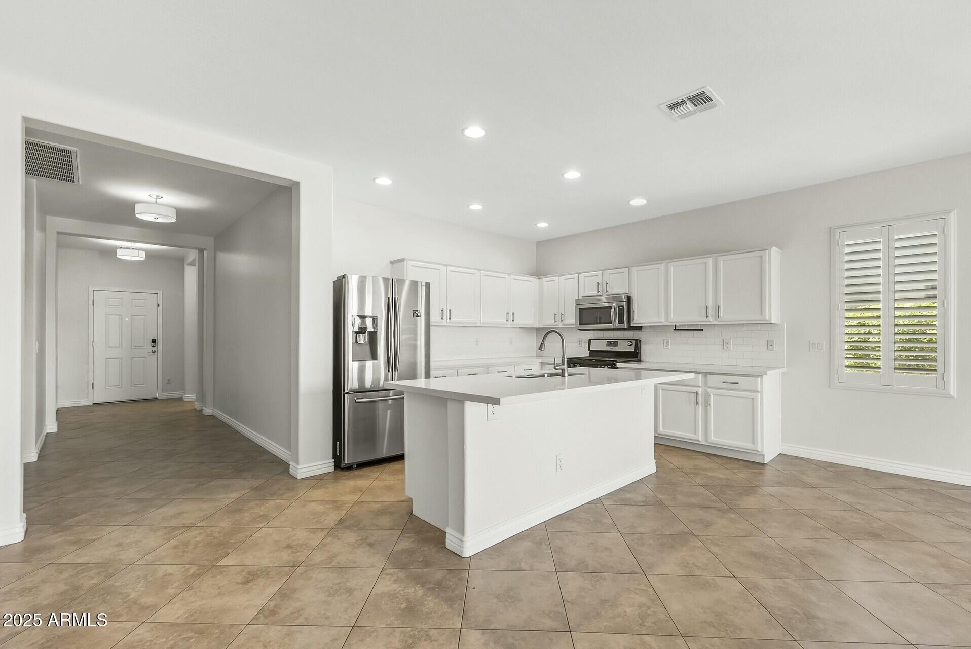 3718 E VALLEJO Drive