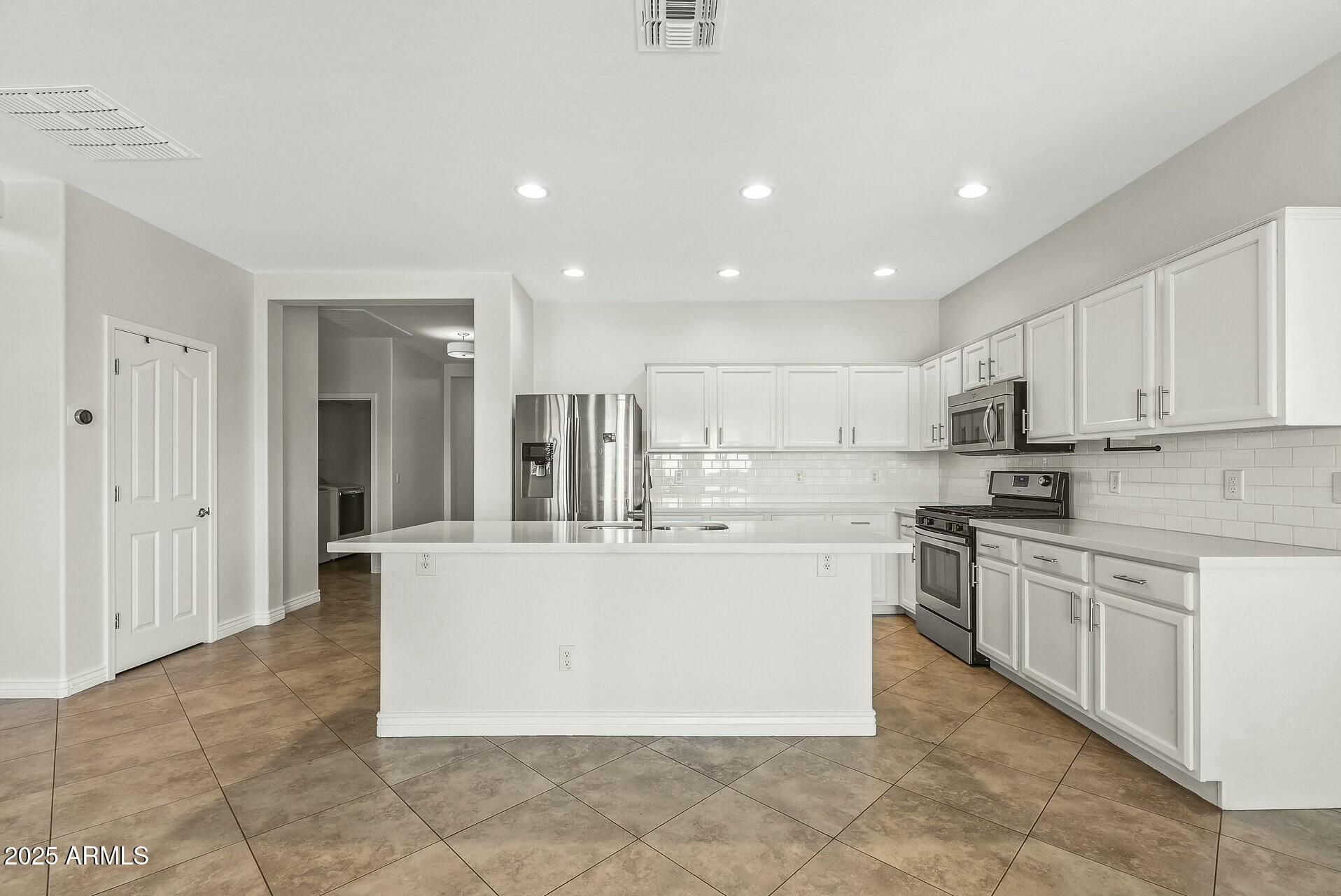 3718 E VALLEJO Drive