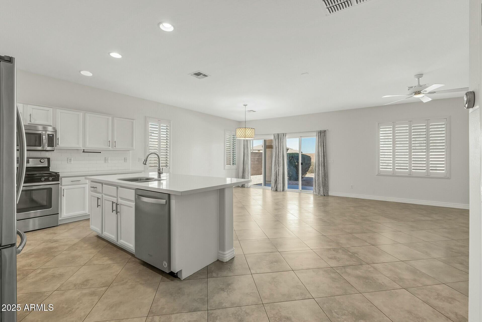 3718 E VALLEJO Drive