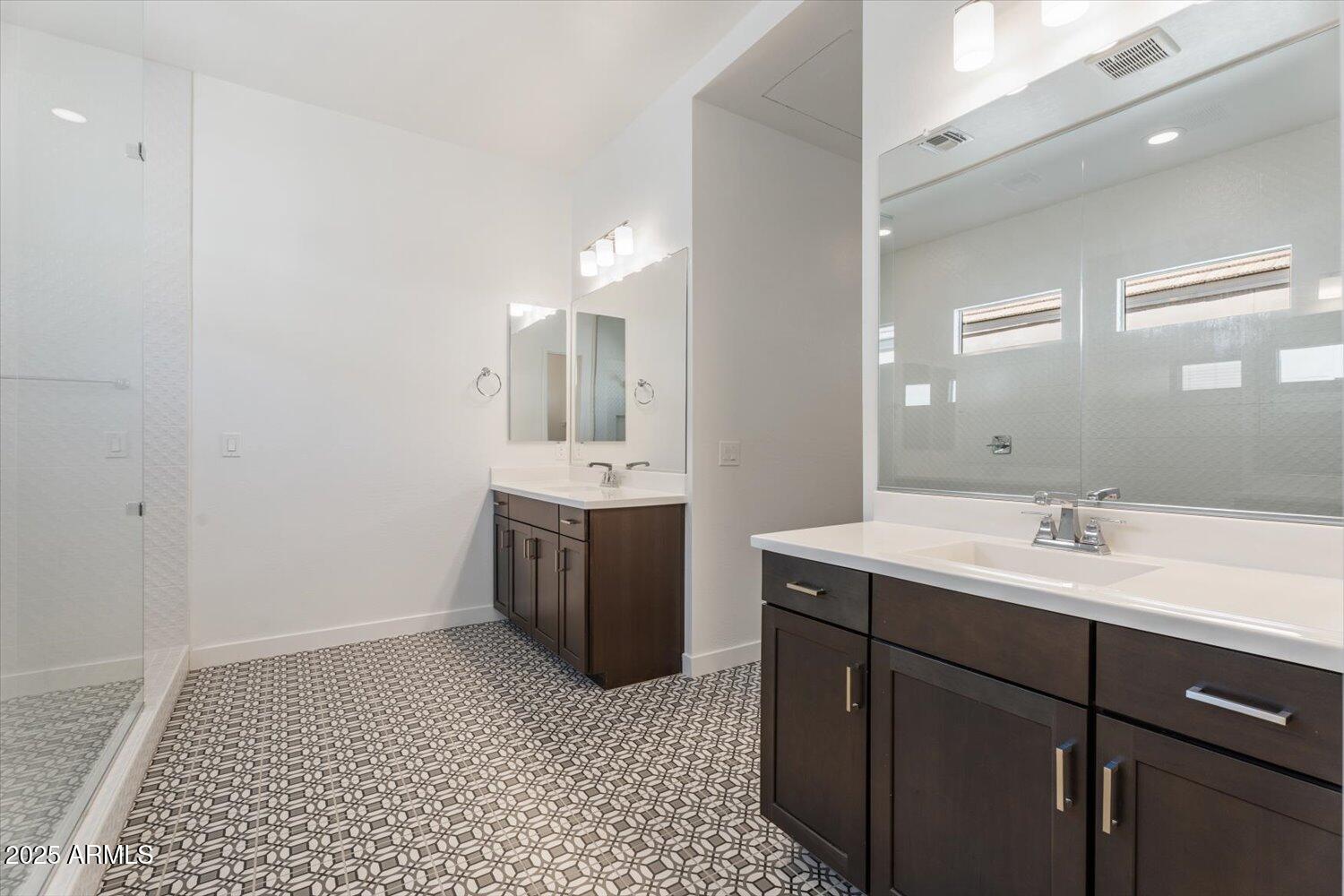 1113 E LA MIRADA Drive