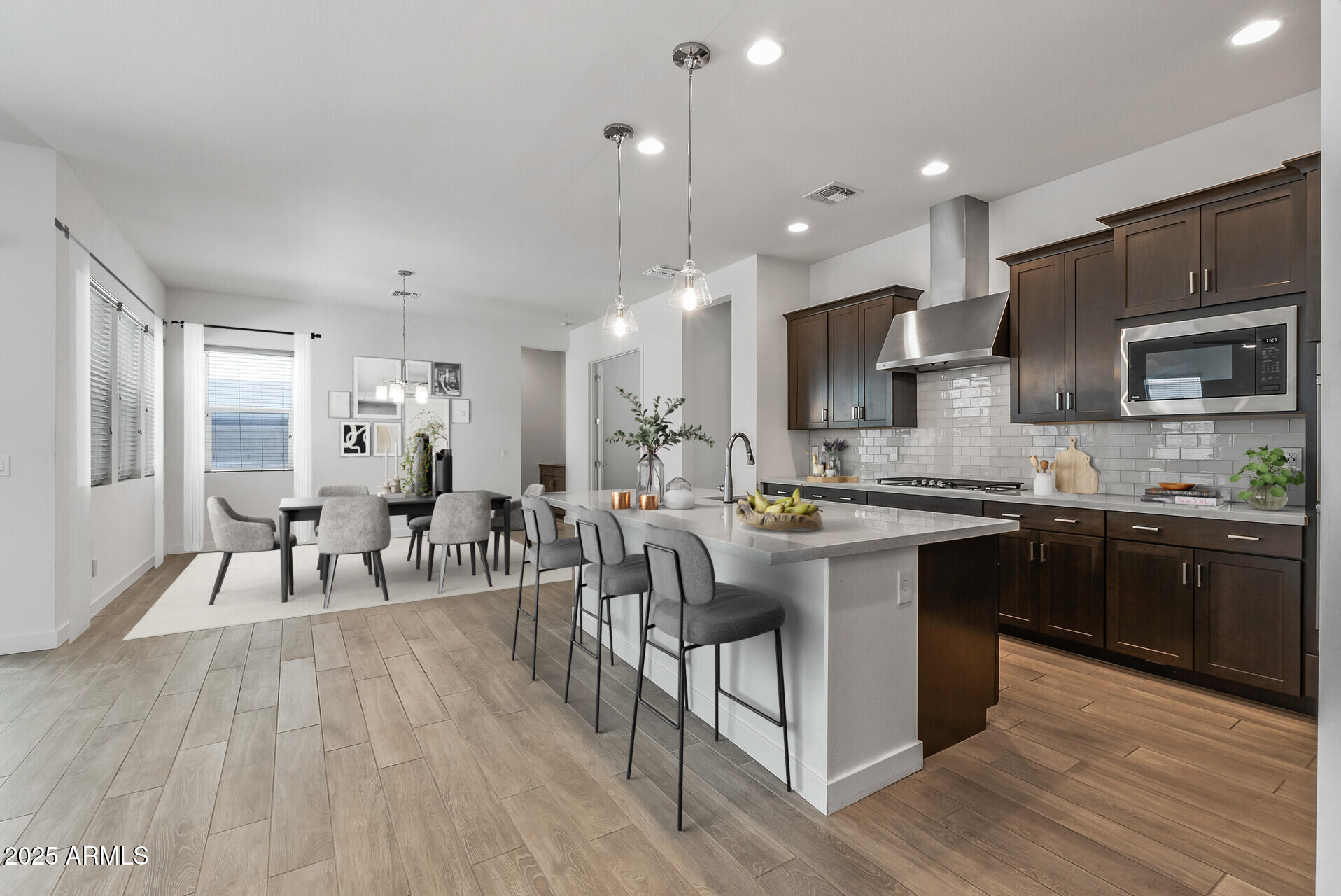 1113 E LA MIRADA Drive