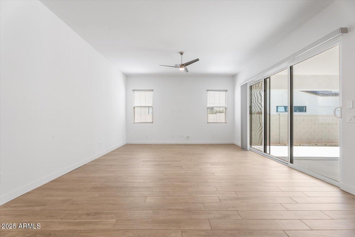 1113 E LA MIRADA Drive