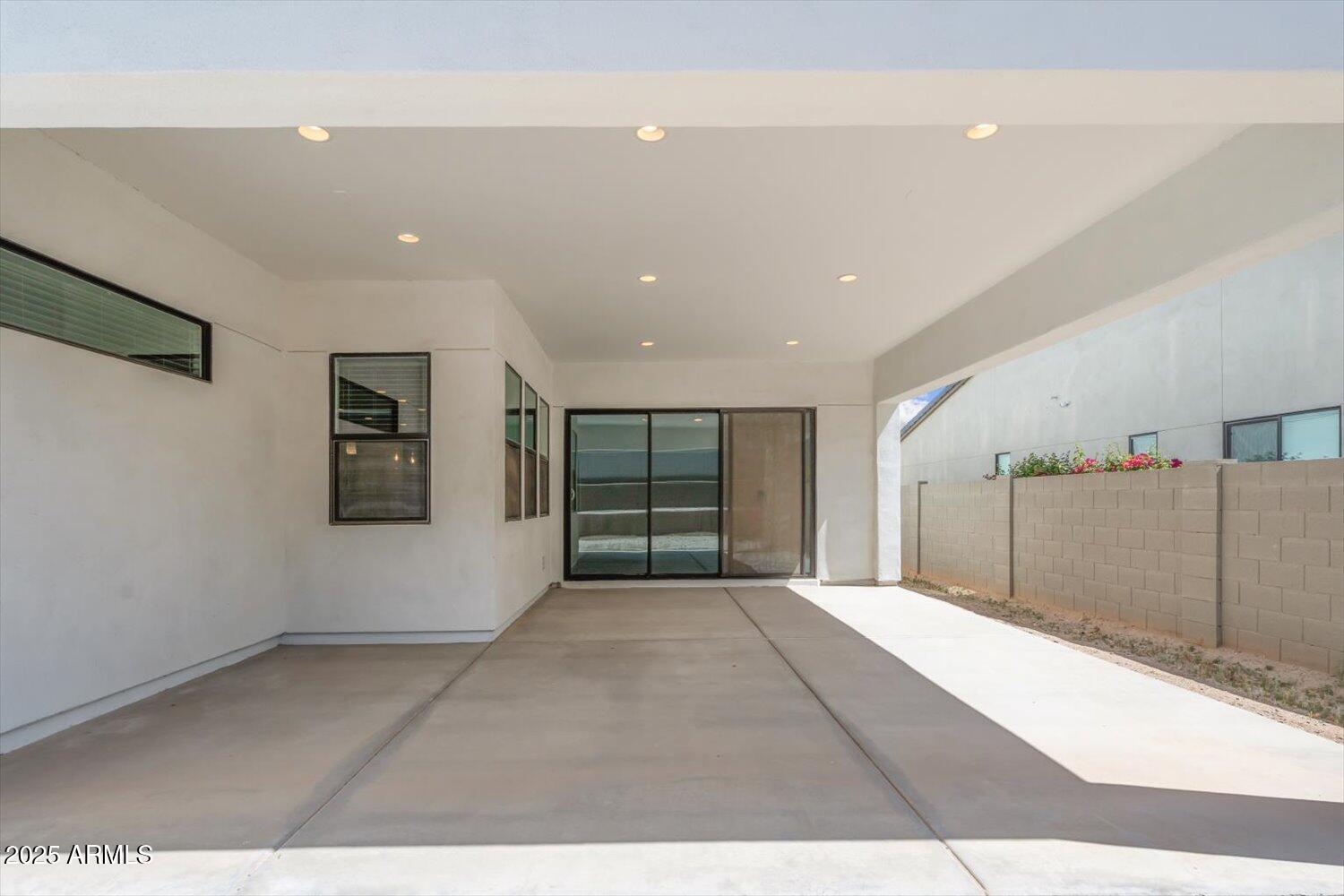 1113 E LA MIRADA Drive