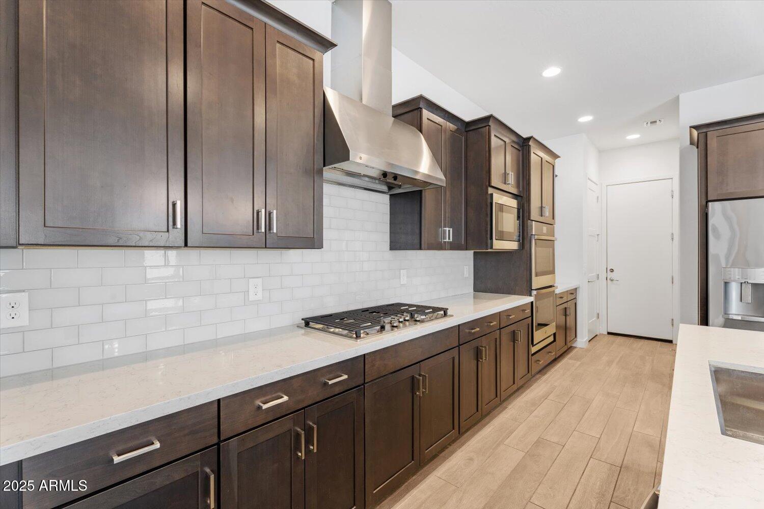 1113 E LA MIRADA Drive