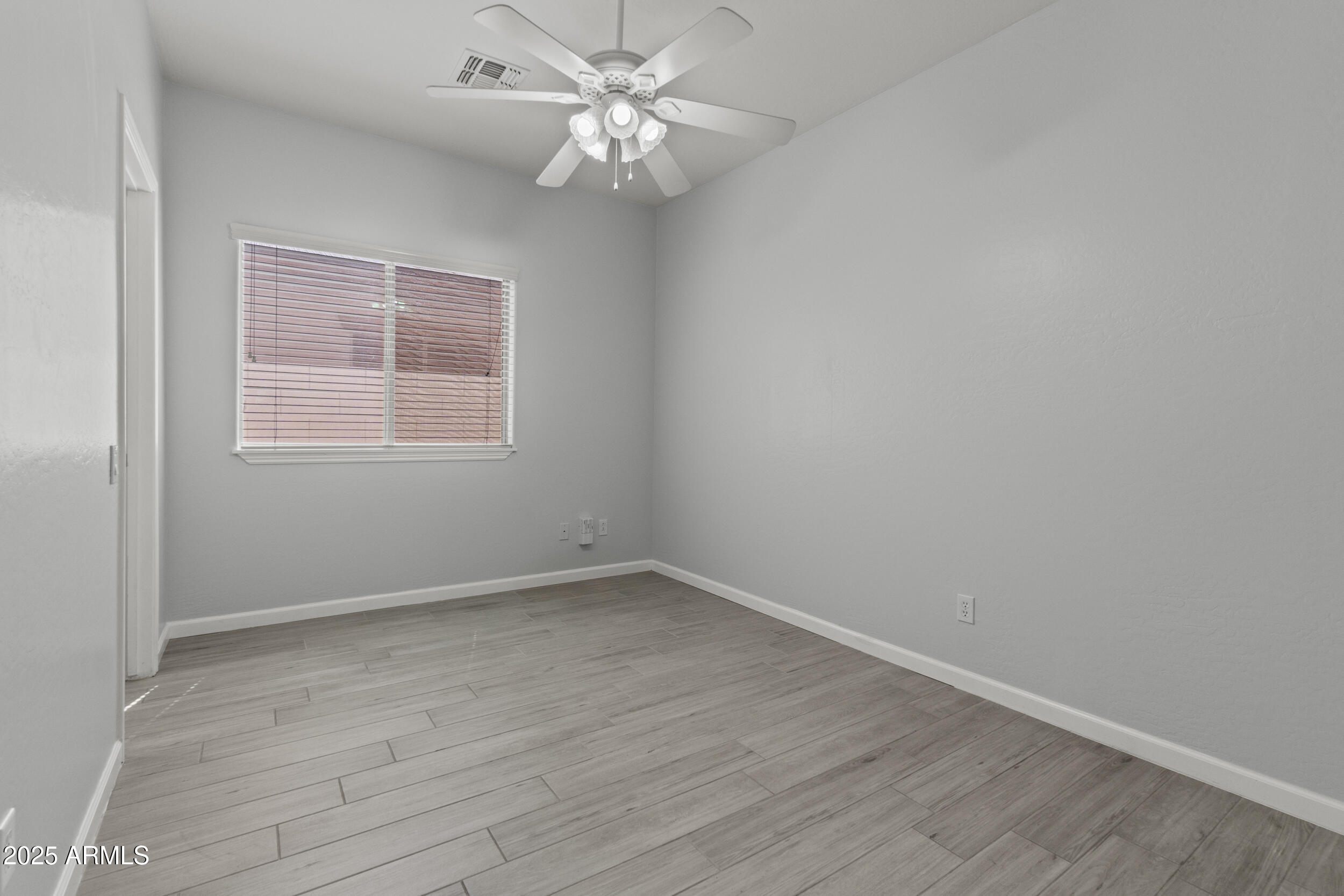 5231 W DESERT HOLLOW Drive
