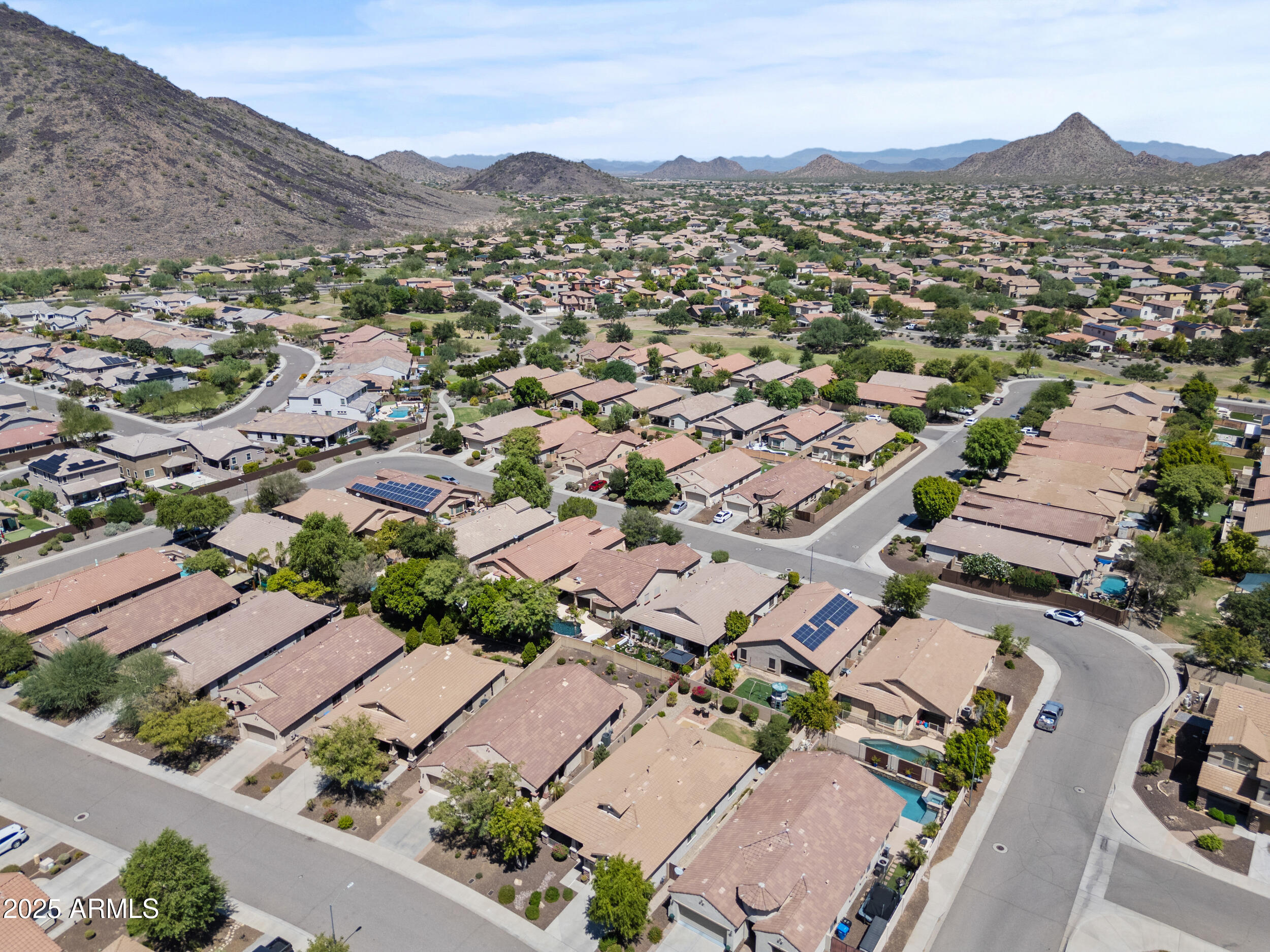 5231 W DESERT HOLLOW Drive