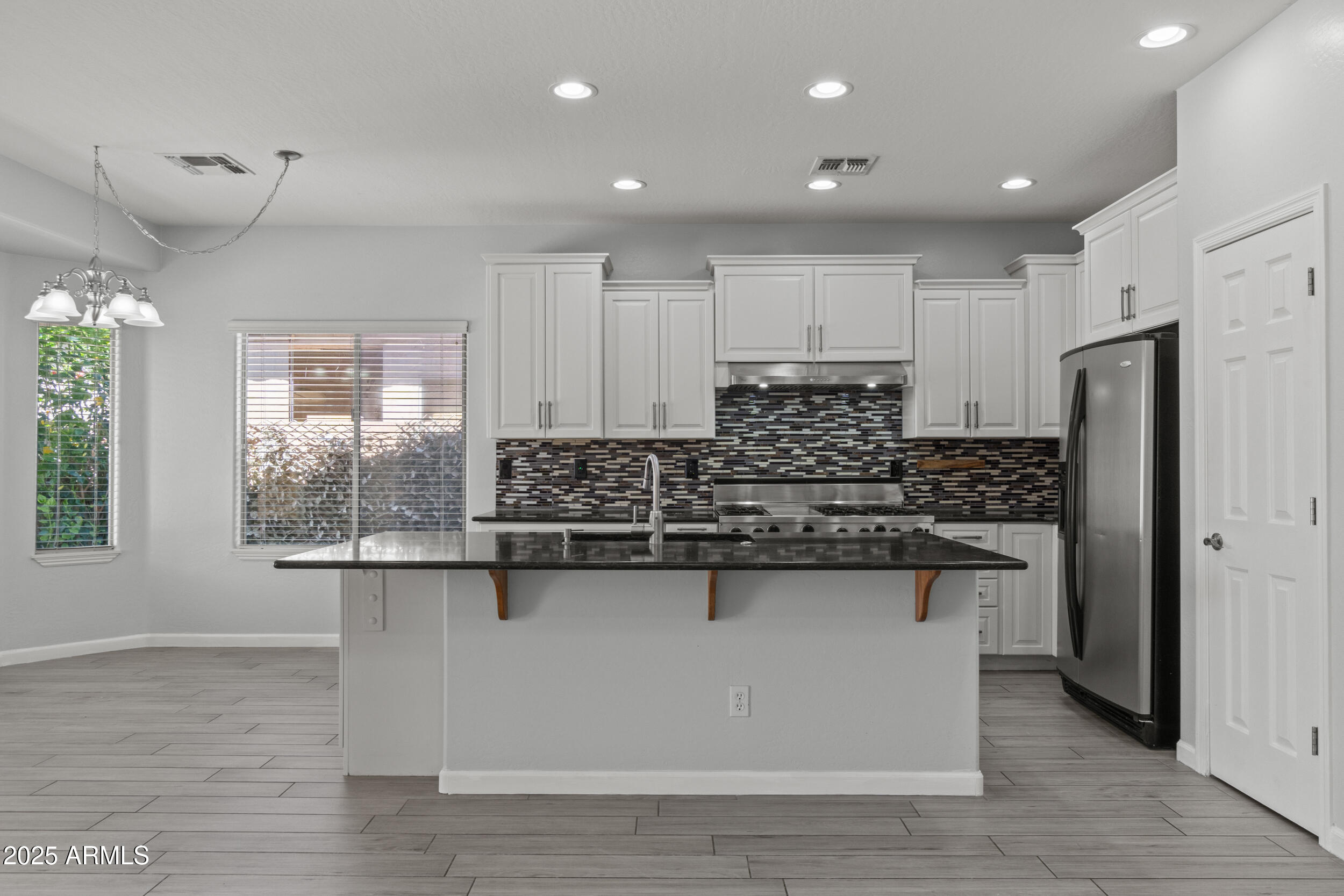 5231 W DESERT HOLLOW Drive