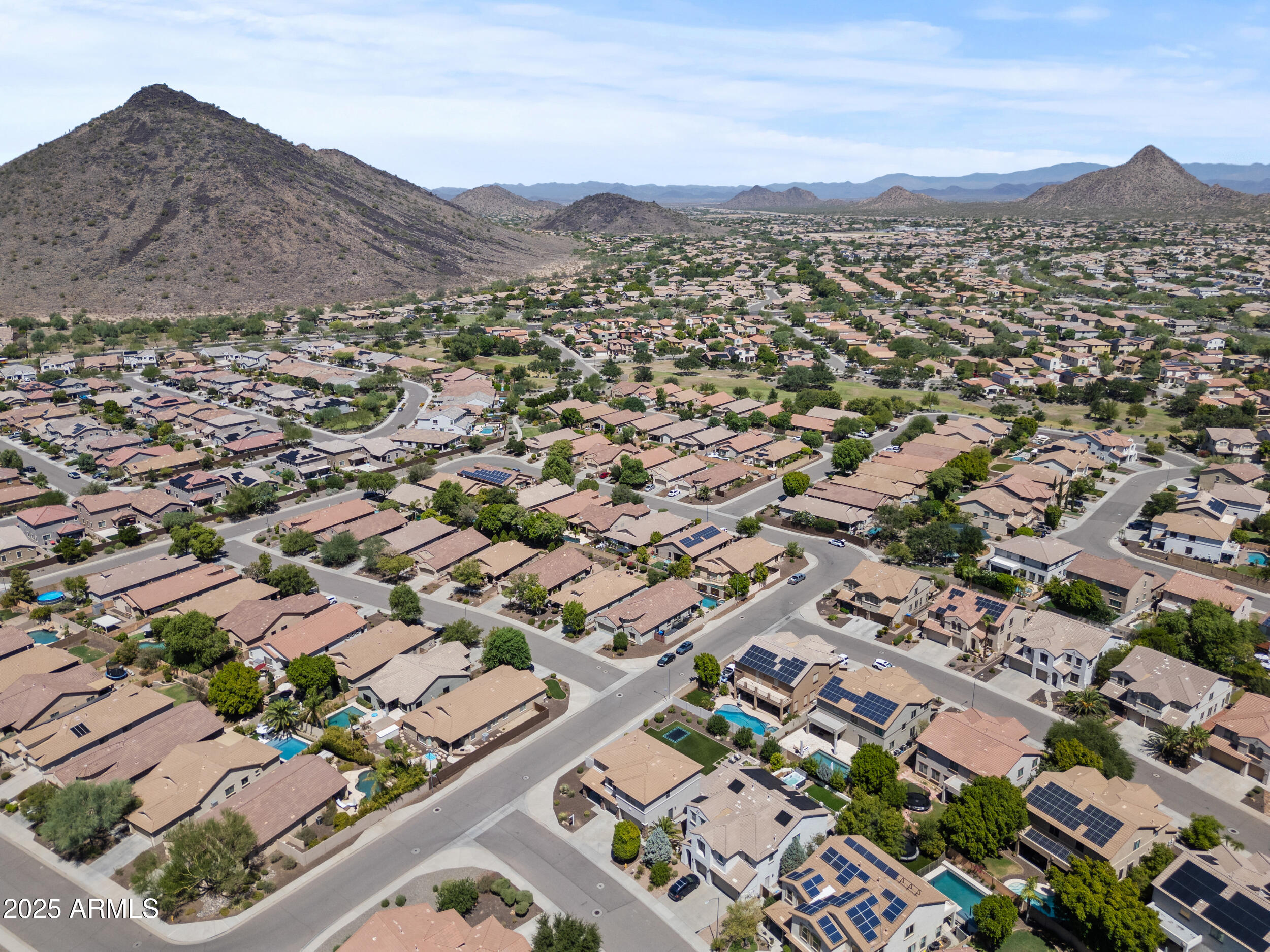 5231 W DESERT HOLLOW Drive